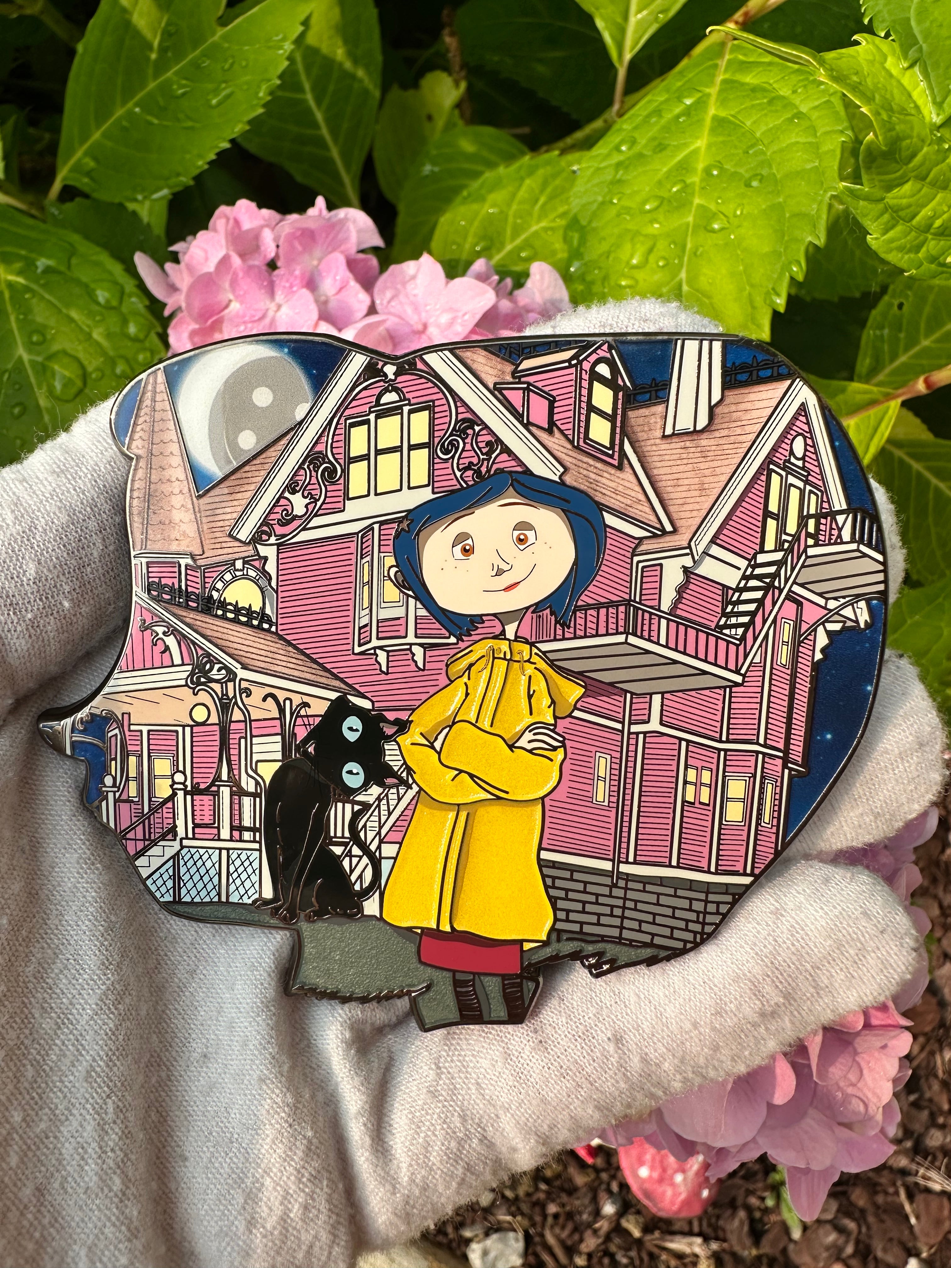 Coraline Sillouette Pin LE 30